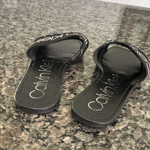 Calvin Klein Black Logo Slide Sandals EUC 8.5 narrow - Picture 5 of 8